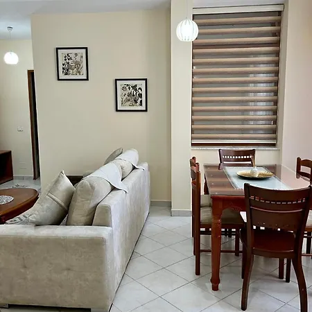 Beachside Family Nest Apt, Spacious & Cozy - By Beta Premium Διαμέρισμα