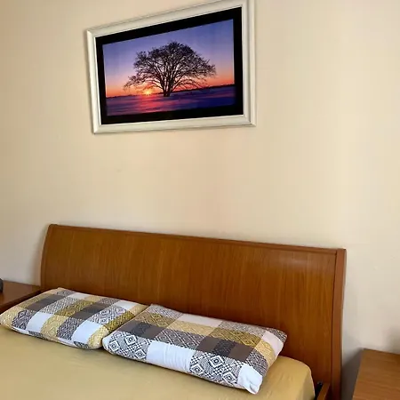 Beachside Family Nest Apt, Spacious & Cozy - By Beta Premium Apartmán *