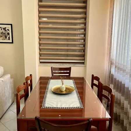 Beachside Family Nest Apt, Spacious & Cozy - By Beta Premium Apartmán *
